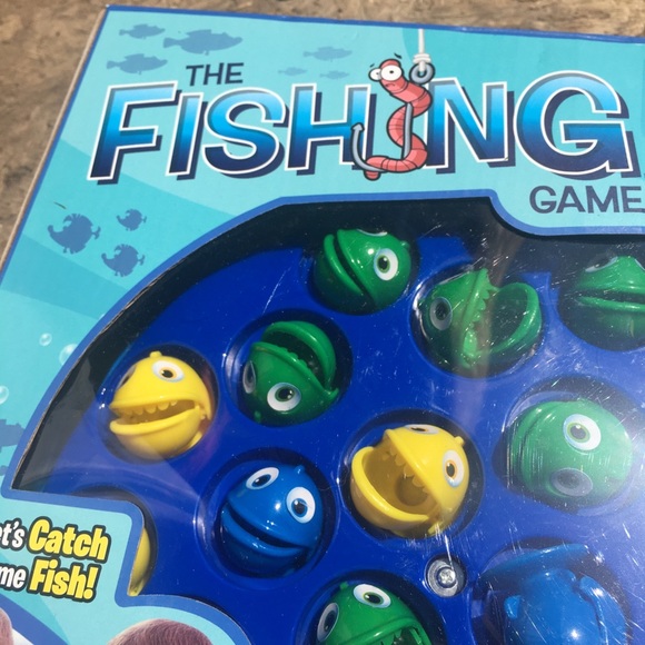 BOYS Toddler👦 Mystery Box Sz 2-4📦 variety of toys / games clothes etc - Picture 12 of 17